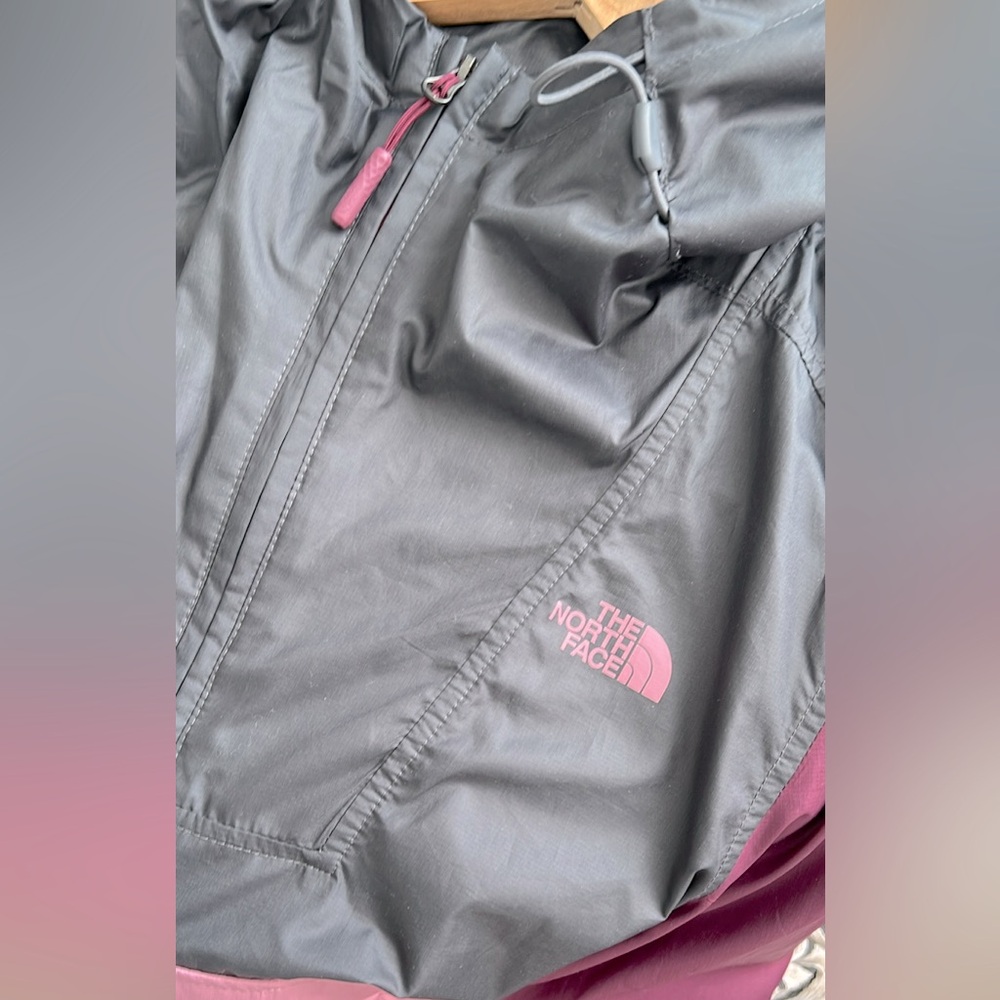 The North Face Windbreaker Jacket - Picture 4 of 4